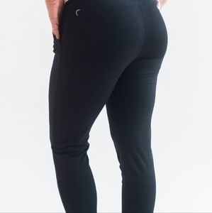 ZYIA Women's Black Unwind Joggers (Size: Small)